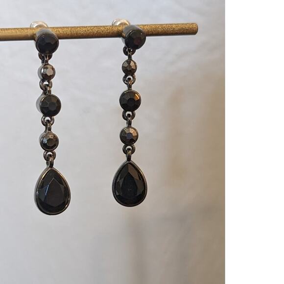 Black Crystal Teardrop Dangle Gun Metal Earrings - Picture 4 of 5